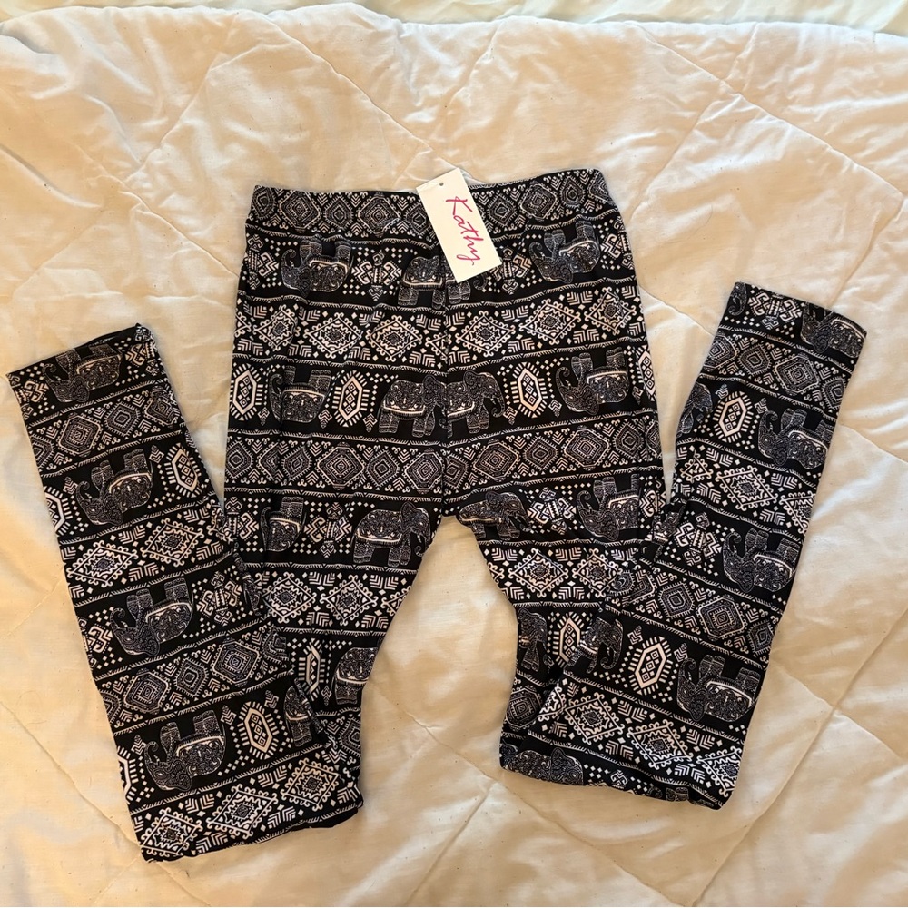 Black Floral Patterned Leggings with Intricate Lace Design